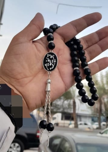 سبحه بالاسم نقش على حجر طبيعي اللون فضي