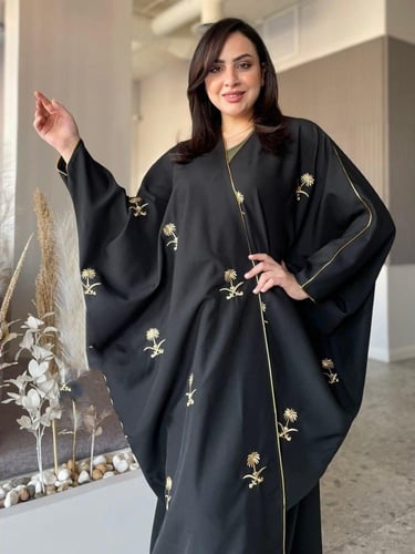 بشت اليوم الوطني مطرز سيفين ونخله