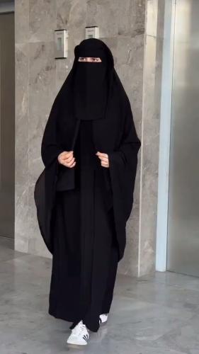 نقاب مثبت بالخمار – أسود أنيق