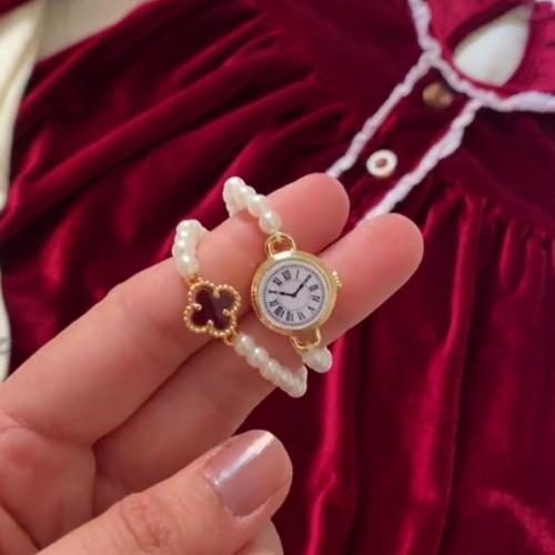 طقم مواليد .ساعه + اسوره الهبة الجديده