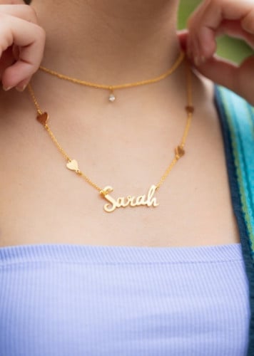 سلسالين ممتزج بقلوب يساور عنقها ويبقى دليل حبكما