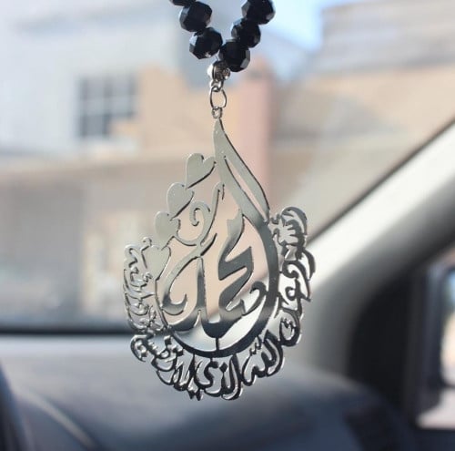 تعليقة سيارة بالاسم