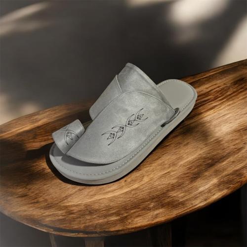 حذاء شرقي مطرز