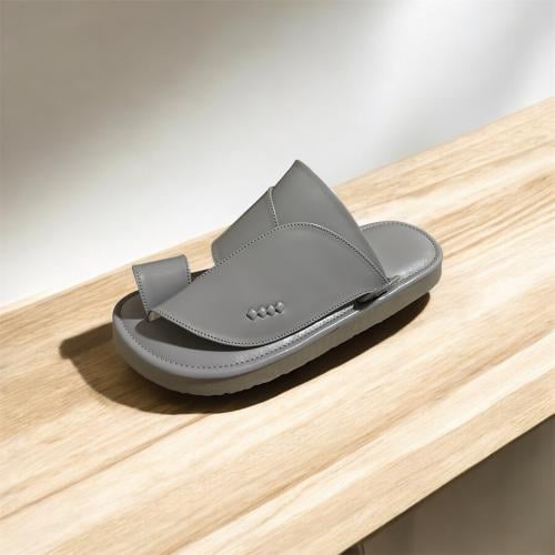 حذاء شرقي مطرز