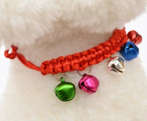 طوق للقطط والكلاب مزين بأجراس متعددة الألوان