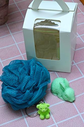 مجموعه متنوعه (صابون+ ميداليه+ليفه استحمام)