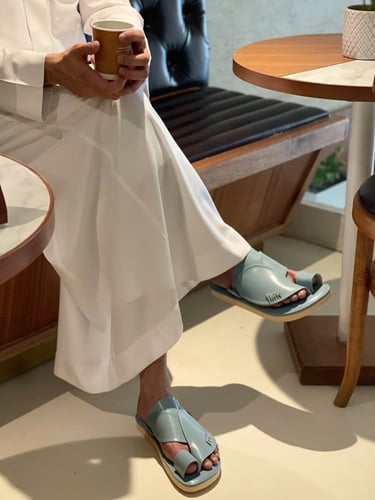 حذاء شرقي كلاسيكي (سماوي)