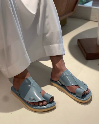 حذاء شرقي كلاسيكي (سماوي)