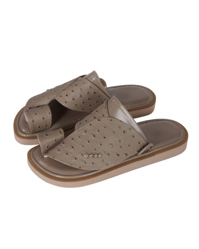 حذاء نعام باللون الكاكي