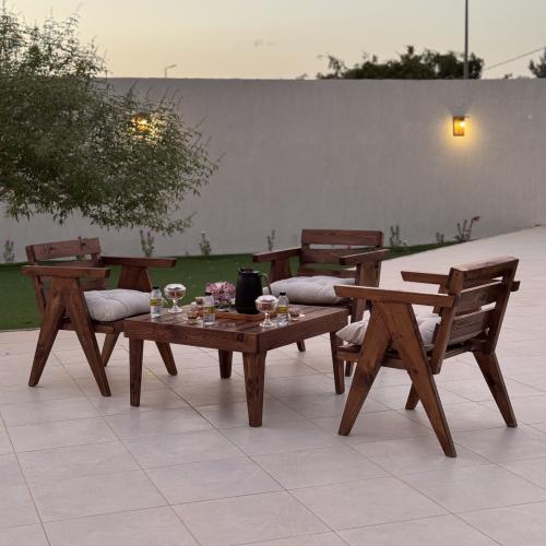 كراسي جلسة خارجية خشب ديزاين حديث بتصميم جميل للحد...