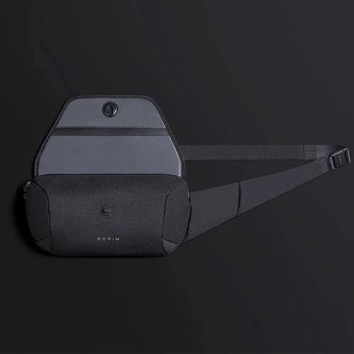 حقيبة خصر كروسبودي صغيرة لون اسود للرجال