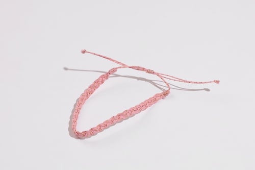 سوار خيط رمادي