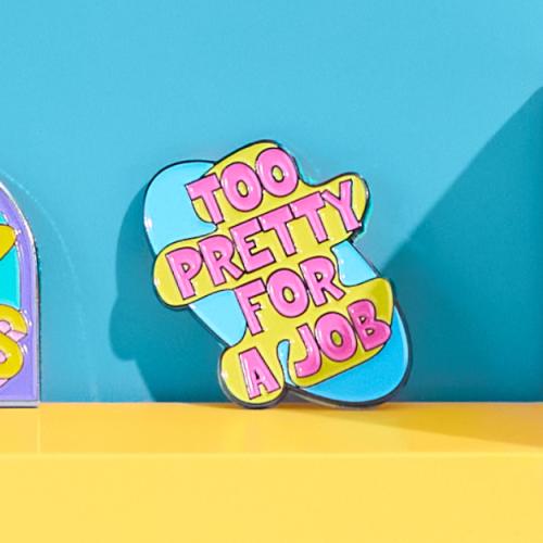 ملصق معدني (too pretty) - ونيس