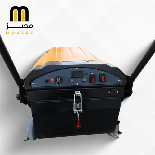 مكنسة FM-5 للطرق والساحات الخارجية تعمل بالبطارية