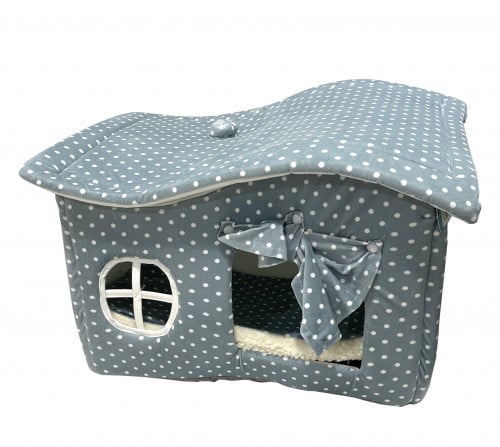 بيت مريح وناعم وفرو من داخل