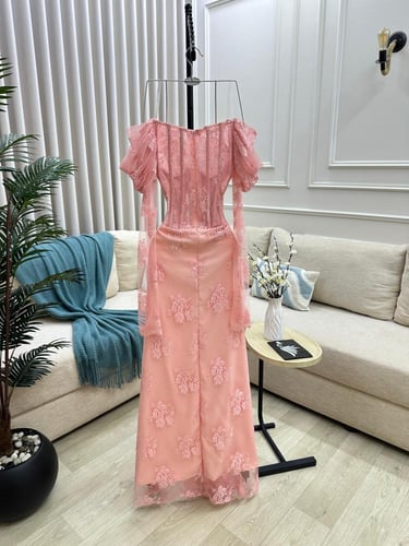 فستان مناسبات قماش تفته استرتش مع دانتيل