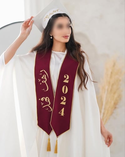 عبايات تخرج 2026 بالاسم تفصيل حسب الطلب