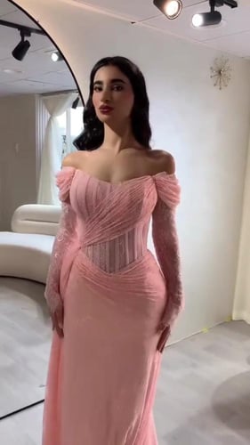 فستان مناسبات قماش تفته استرتش مع دانتيل