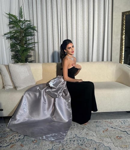 فستان نسائي لكرا مع كريب لماع اسود مع رصاصي