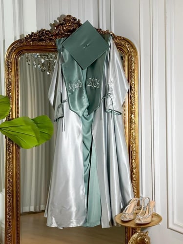 عبايات تخرج 2026 قماش حرير لماع لون تيفاني