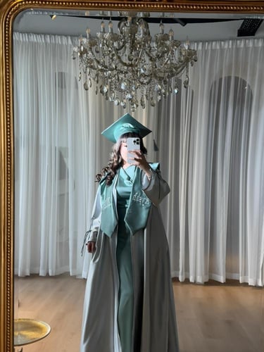 عبايات تخرج 2026 قماش حرير لماع لون تيفاني