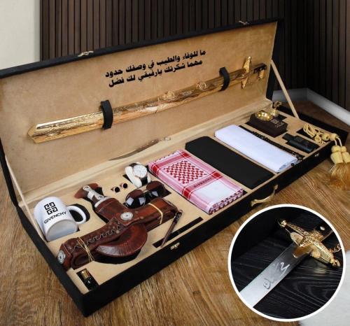 طقم وبكس ملكي رجالي شتوي قماش شتوي مع شماغ مع فرو...