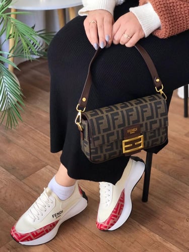 شوز وشنطه فندي شوزات وشنط FENDI مع توابع الماركة