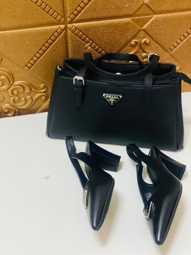 كعب وشنطه ماركة برادا شنطة وكعب ماركه برادا شوزات...