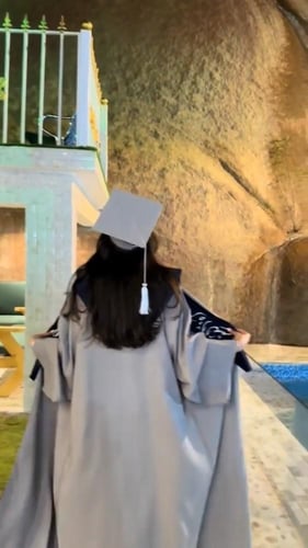 عباية تخرج 2026 بالاسم والعبارة وسنة التخرج وشعار...