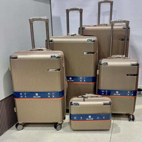 طقم شنط سفر متكامل مكوّن من 5 قطع