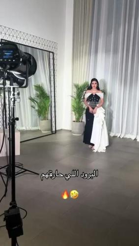 فستان نسائي كريب مع تفته استرتش تطريز يدوي