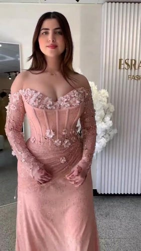 فستان ملكه قماش دانتيل مع تفته استرتش