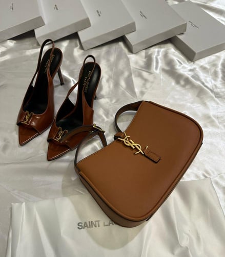 كعب وشنطه سان لوران كعب وشنط SAINT LAURENTمع توابع...