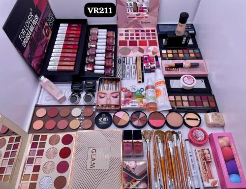 طقم مكياج كامل