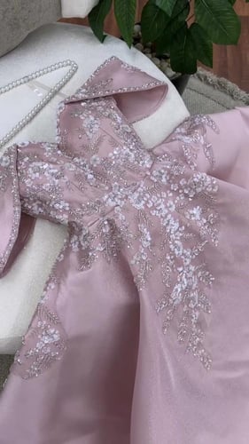 فستان نسائي وردي خرزات شغل يدوي