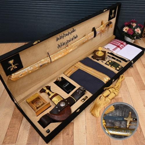 هدايا رجالي بوكس ملكي بشت خنجر سيف شماغ قماش اكسور...