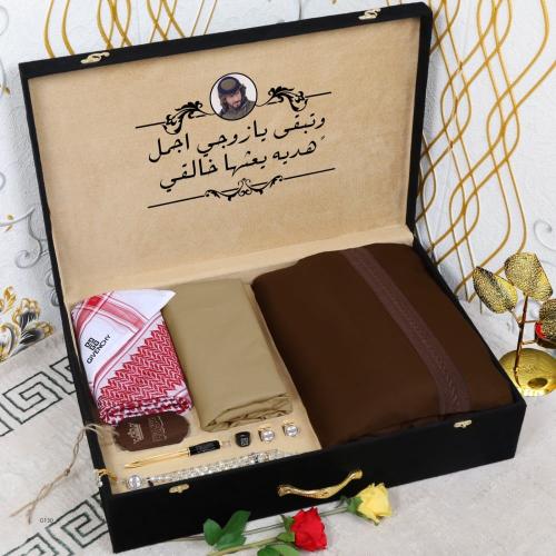 طقم رجالي شتوي مع فرو وشماغ وقماش مع بوكس الماركة