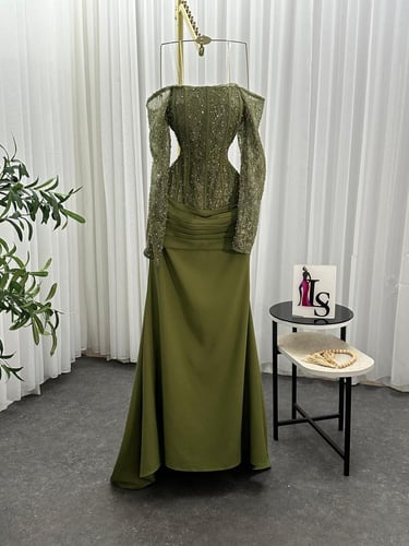 فستان مناسبات قماش تفته استرتش مع دانتيل