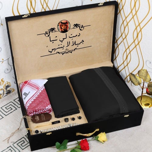 طقم رجالي شتوي مع فرو وشماغ وقماش مع بوكس الماركة