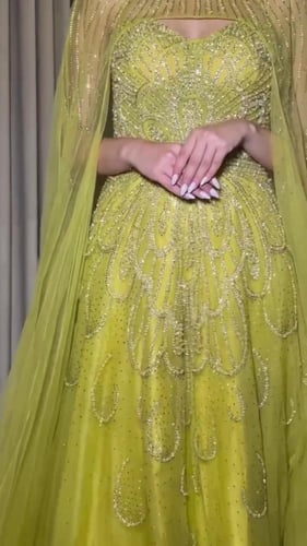 فستان حفلات نسائي قماش تل طبقات دبل كلوش مع فصوص