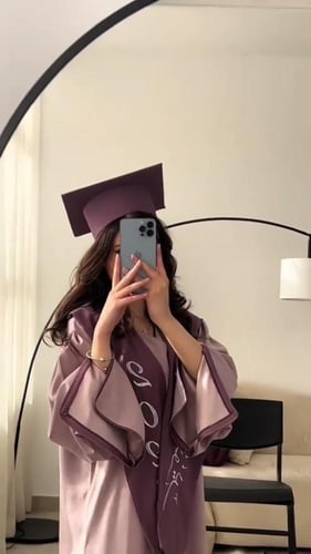 عبايات تخرج 2026 بالاسم والعبارة وسنة التخرج وشعار...