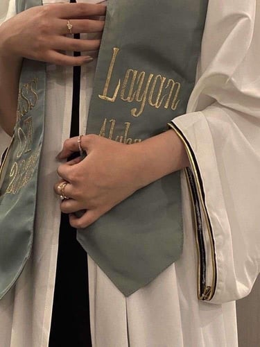 عبايات تخرج بالاسم تفصيل حسب الطلب