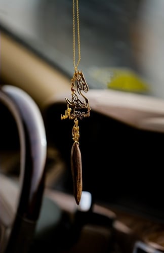 تعليقة حصان و كسرة العود كتابة حسب طلبك