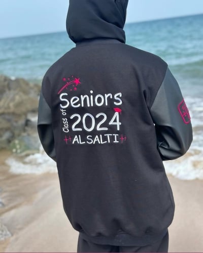جاكيت تخرج بالاسم وعام التخرج جاكيت سنيور 2026
