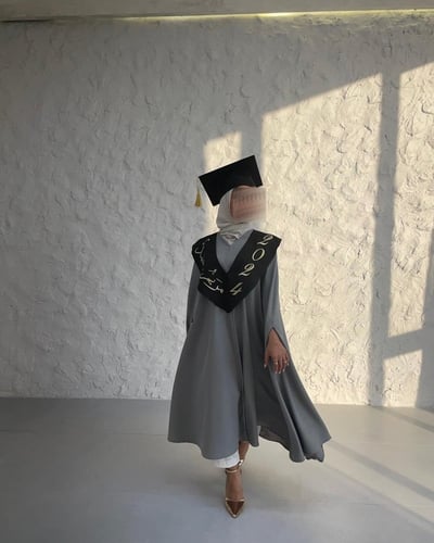 عبايات تخرج بالاسم تفصيل حسب الطلب