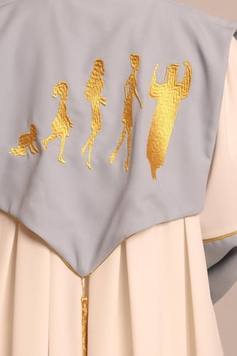 عبايات تخرج البشت 2026 مع وشاح وقبعه تفصيل حسب الط...