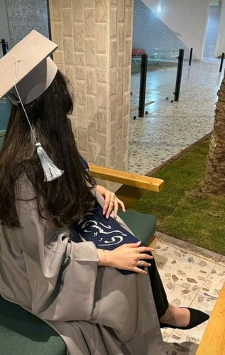 عباية تخرج 2026 بالاسم والعبارة وسنة التخرج وشعار...