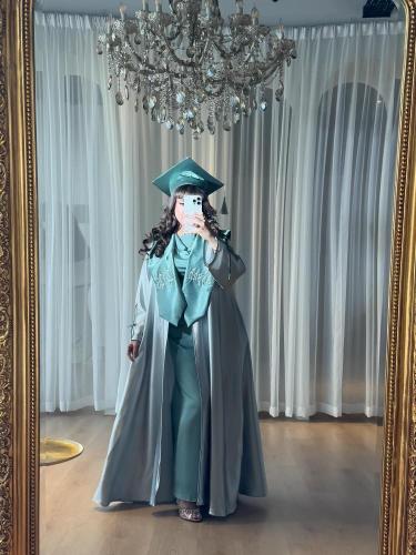 عبايات تخرج 2026 قماش حرير لماع لون تيفاني