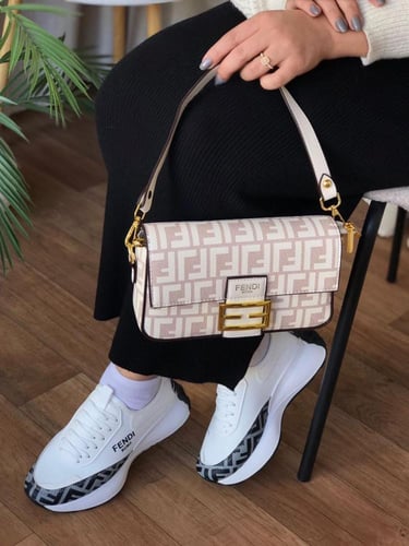 شوز وشنطه فندي شوزات وشنط FENDI مع توابع الماركة