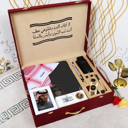 طقم رجالي ماركة مكون من 8 قطع مع توابع الماركة